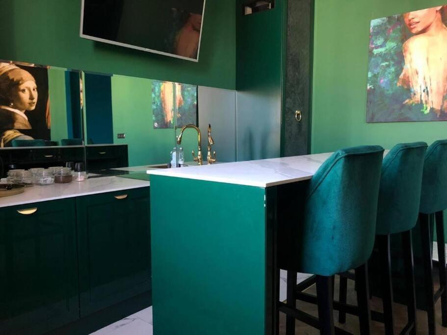City Center Apartment Near Public Swimming Pool Варшава Екстериор снимка