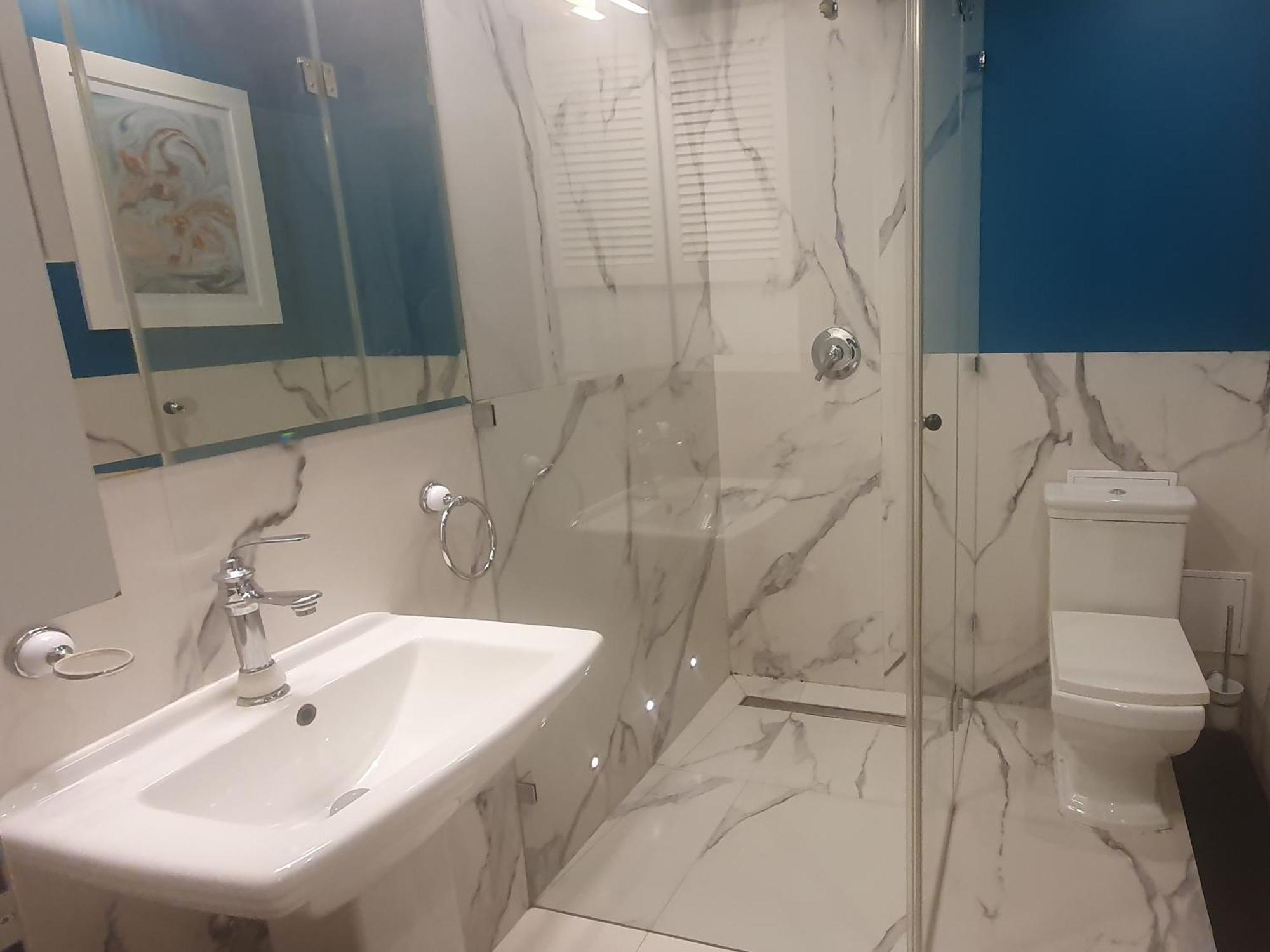 City Center Apartment Near Public Swimming Pool Варшава Екстериор снимка